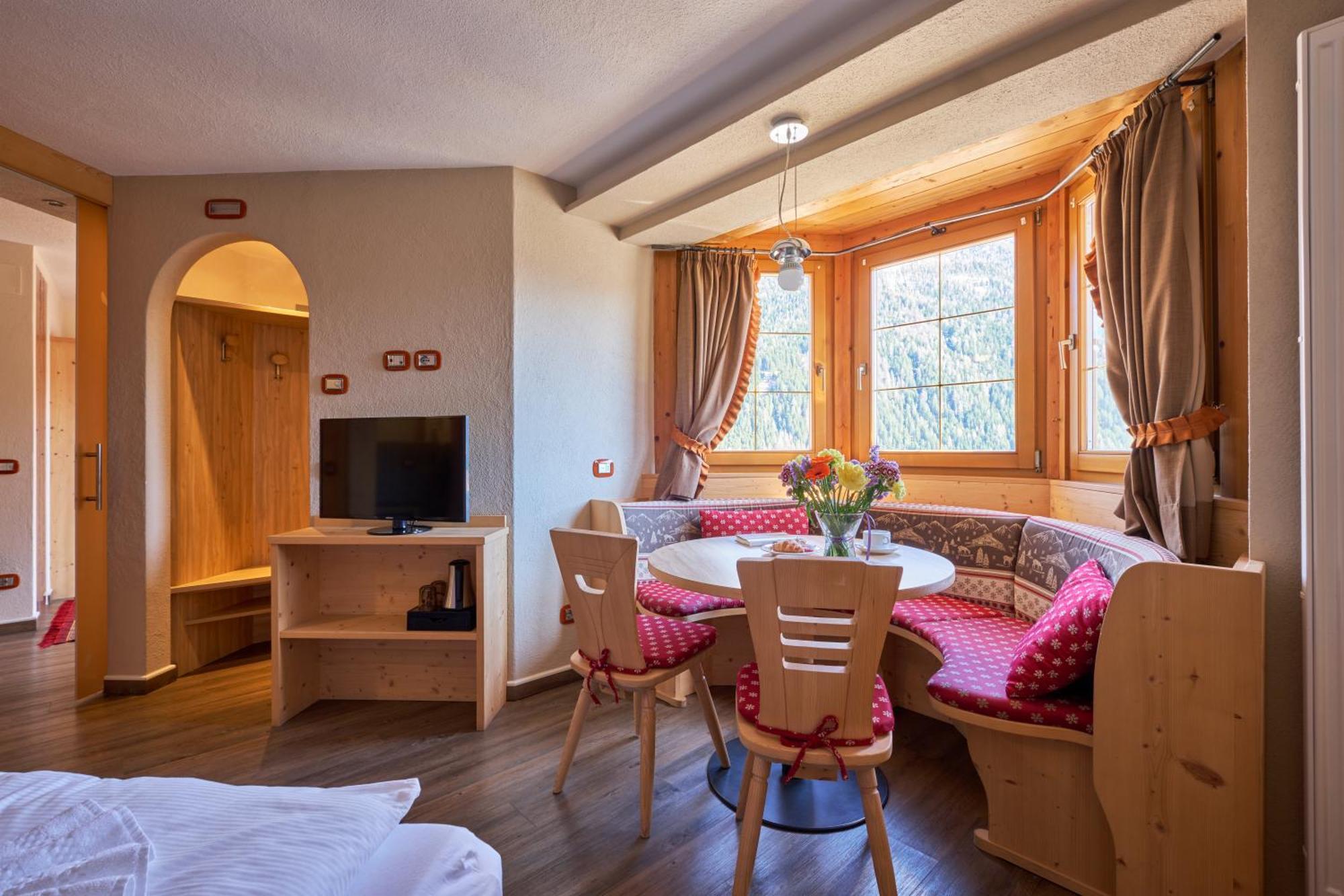 Berg Hotel Latemar Spitze Vigo di Fassa Eksteriør billede